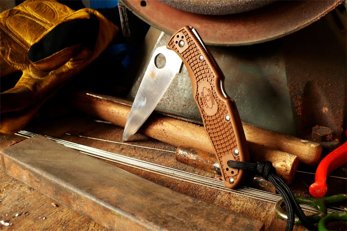 Nóż Spyderco Endura 4 Flat Ground FRN Brown_1