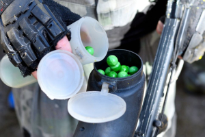 Kule gumowe czy pieprzowe? Praktyczny poradnik