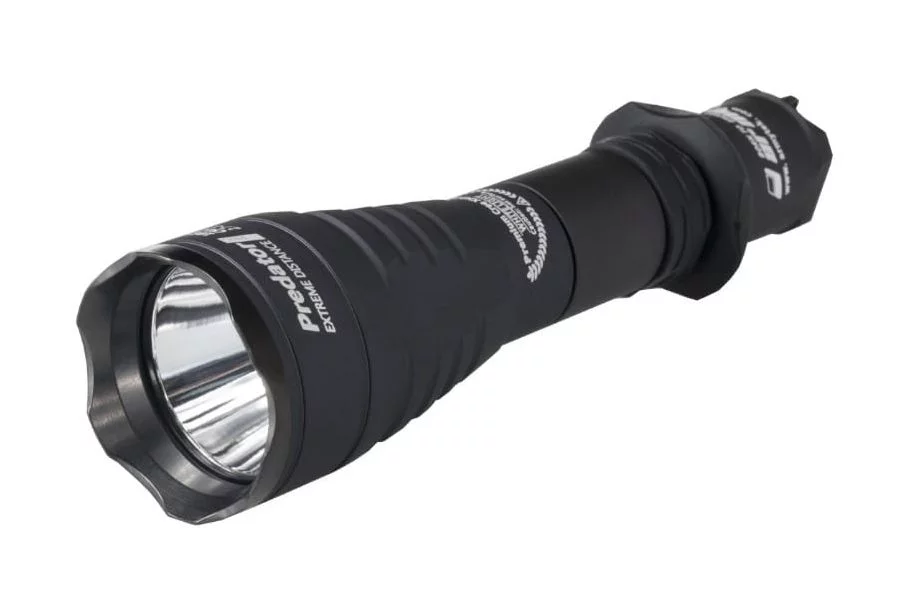 Zdjęcie produktu Latarka taktyczna Armytek Predator Pro Magnet USB (ciepłe światło)
