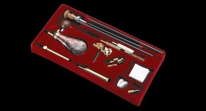 Zdjęcie produktu Zestaw do czyszczenia i ładowania broni czrnoprochowej z zamkiem skałkowym "Deluxe" kaliber .69 - .75 (C/PEDZESTAW 336-69B)