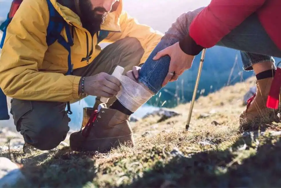 co powinno się znaleźć w apteczce turystycznej