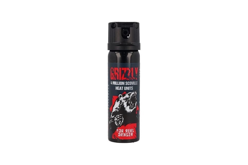 Zdjęcie przedstawia gaz pieprzowy Grizzly 4 mln SC 63 ml w chmurze.